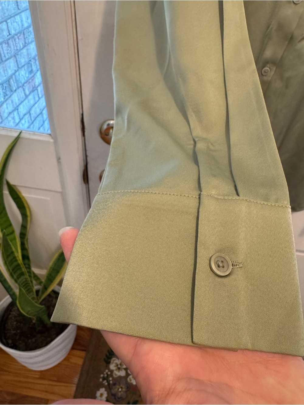UNIQLO Women’s Satin Button Down Blouse in Green Sz L - Picture 7 of 7